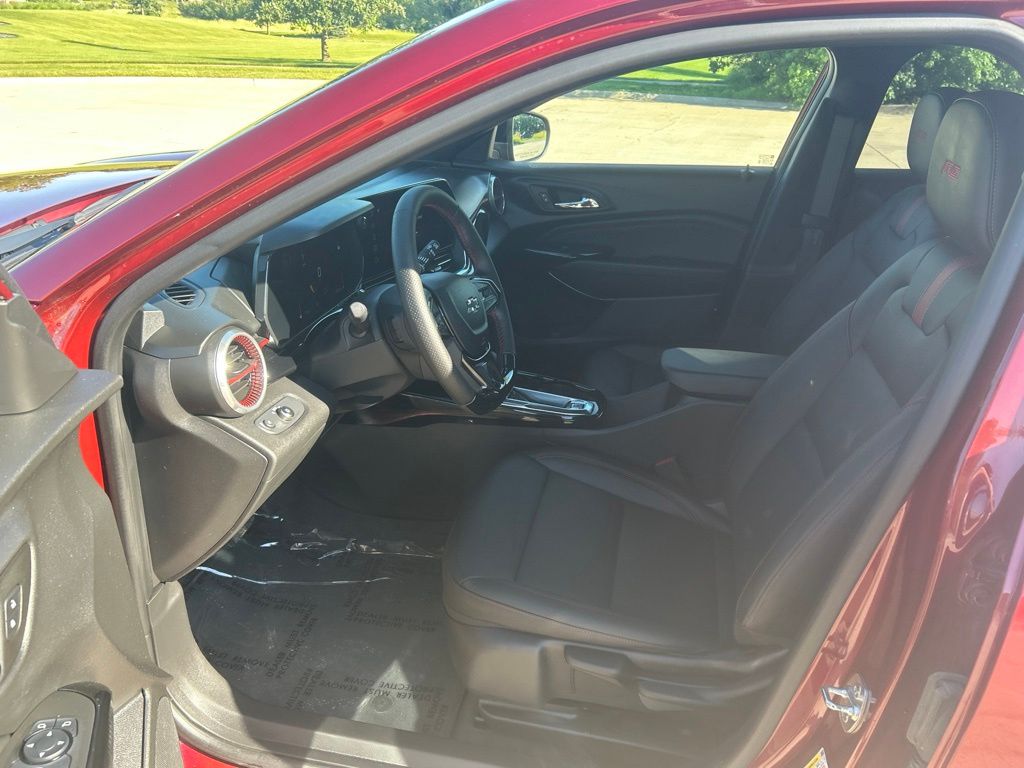 Used 2025 Chevrolet Trax SUV