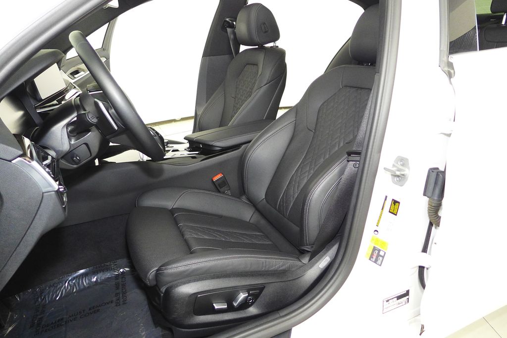 Thumbnail: 2022 BMW 5 Series - 21