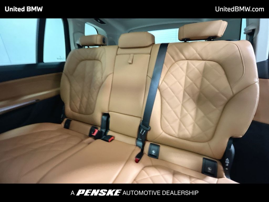 Thumbnail: 2026 BMW X7 - 21