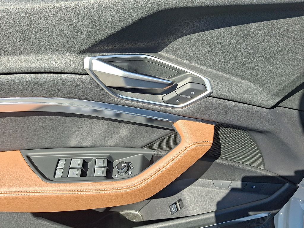 Thumbnail: 2024 Audi Q8 e-tron - 12