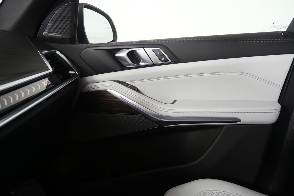 Thumbnail: 2026 BMW X5 - 23