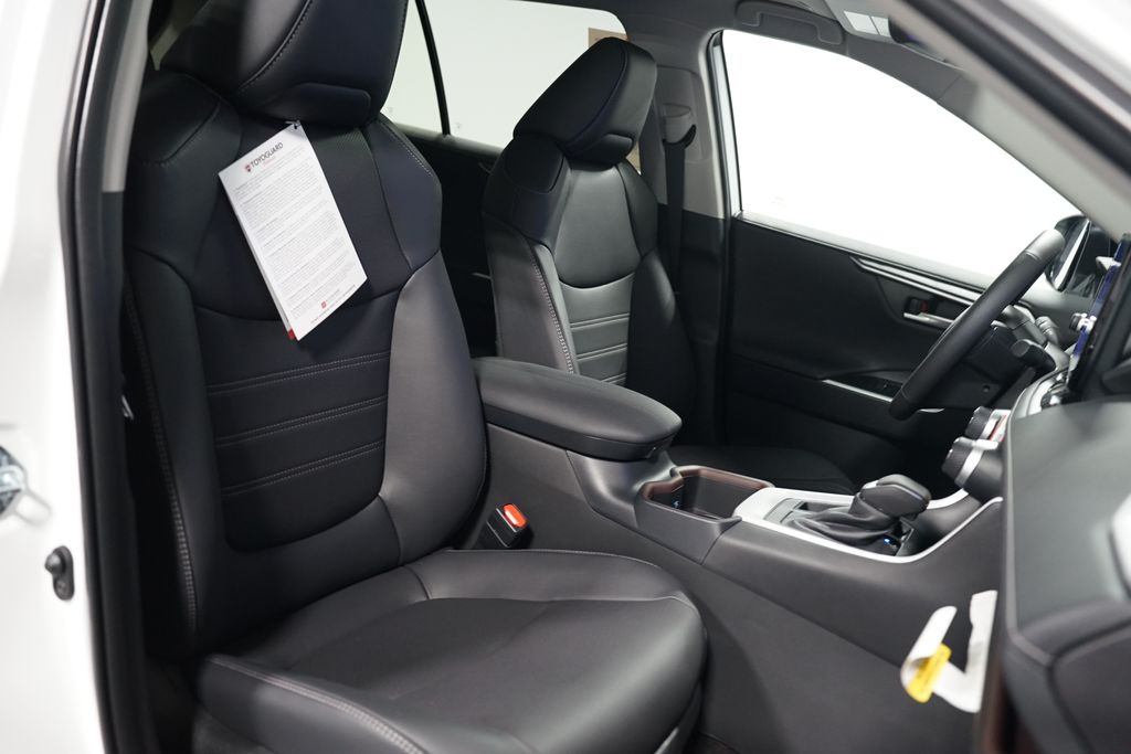 Thumbnail: 2025 Toyota RAV4 - 28