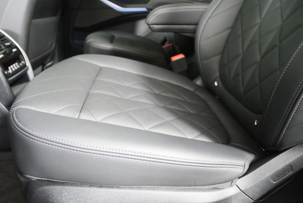 Thumbnail: 2023 BMW X7 - 13