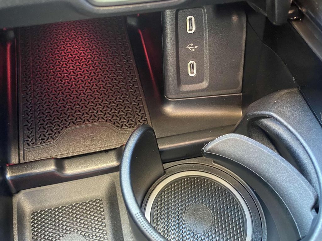 Thumbnail: 2025 Mercedes-Benz GLC - 25