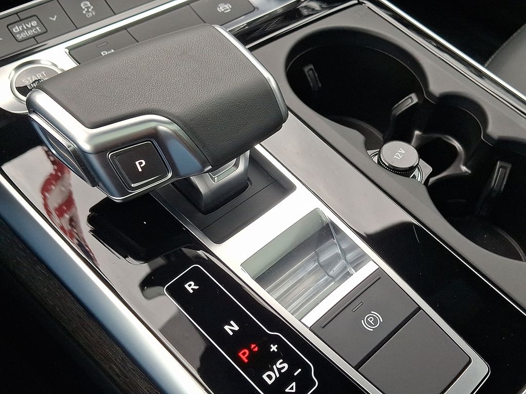 Thumbnail: 2025 Audi Q8 - 15