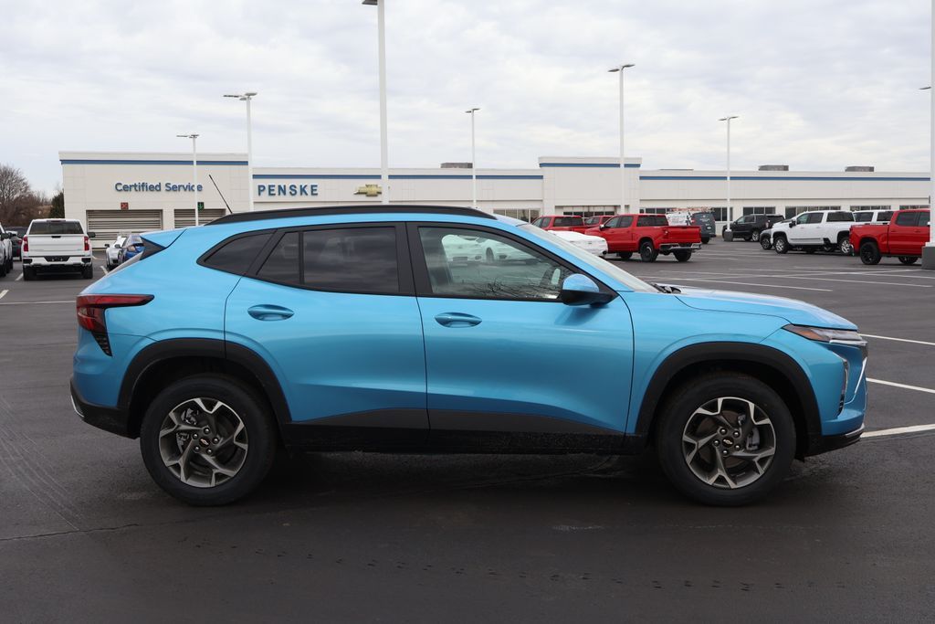 Thumbnail: 2026 Chevrolet Trax - 9