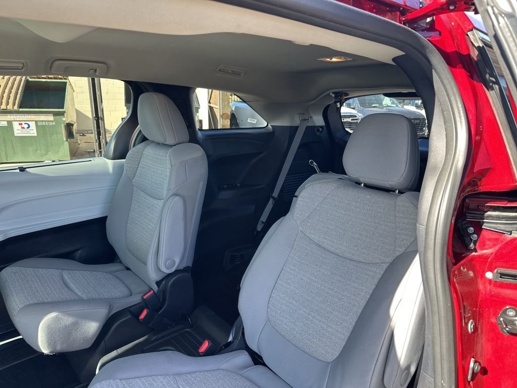 Used Car 2025 Toyota Sienna  Le For Sale Under $40,000 In Austin, Texas