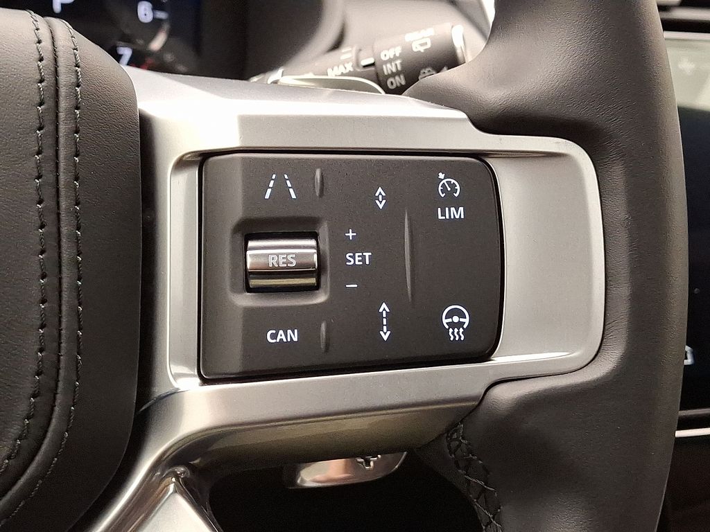 2024 Land Rover Discovery Dynamic SE 25