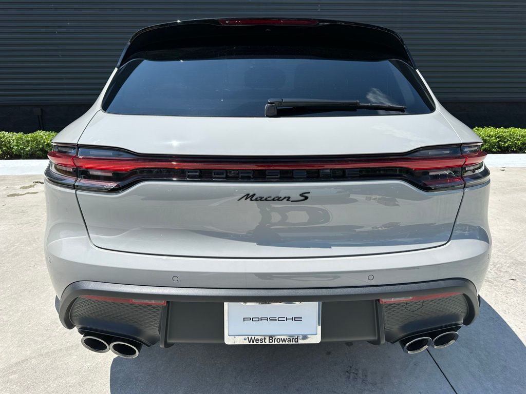 Thumbnail: 2025 Porsche Macan - 11