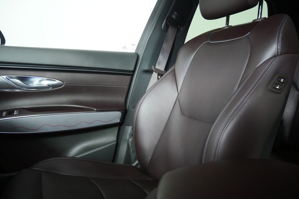 Thumbnail: 2022 Genesis GV70 - 29