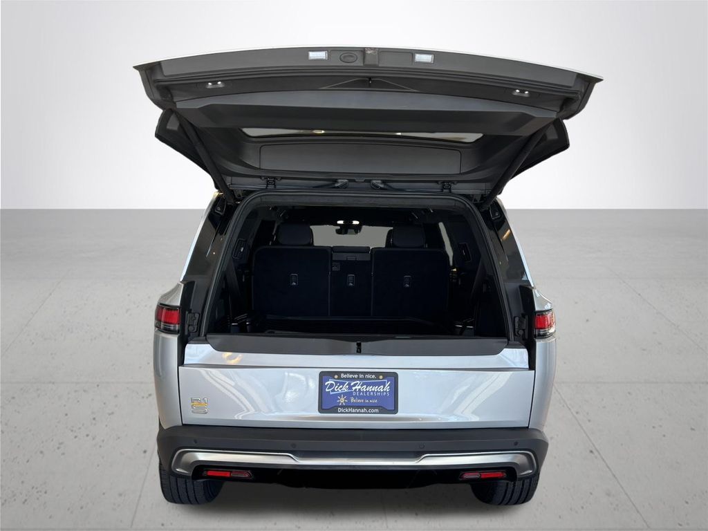 2024 Rivian R1S Adventure