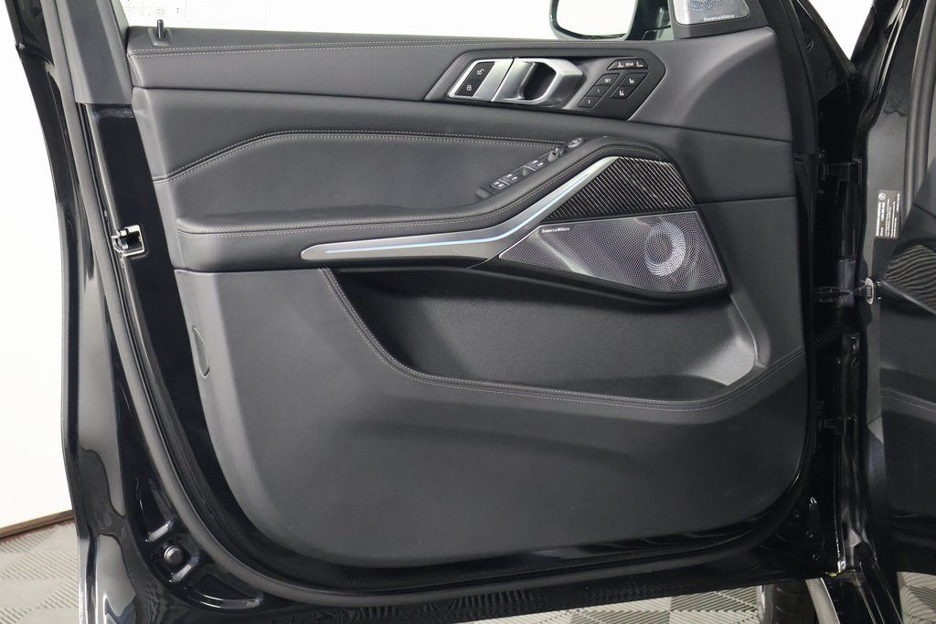 Thumbnail: 2026 BMW X7 - 8