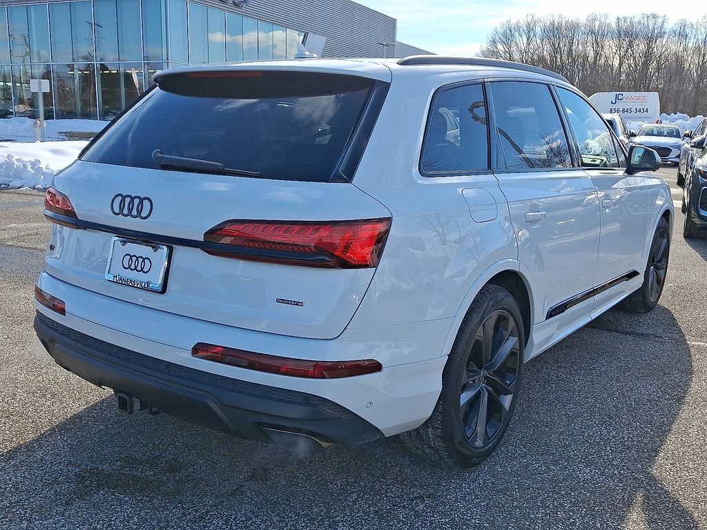 Thumbnail: 2026 Audi Q7 - 4