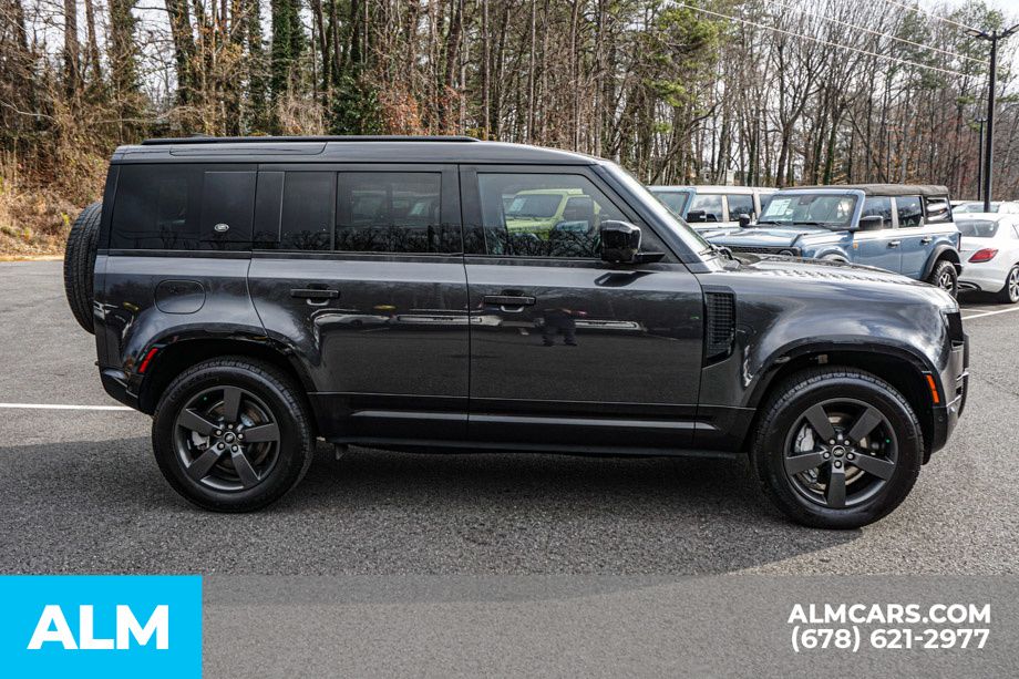 Used 2023 Gray Land Rover X-Dynamic SE image 9