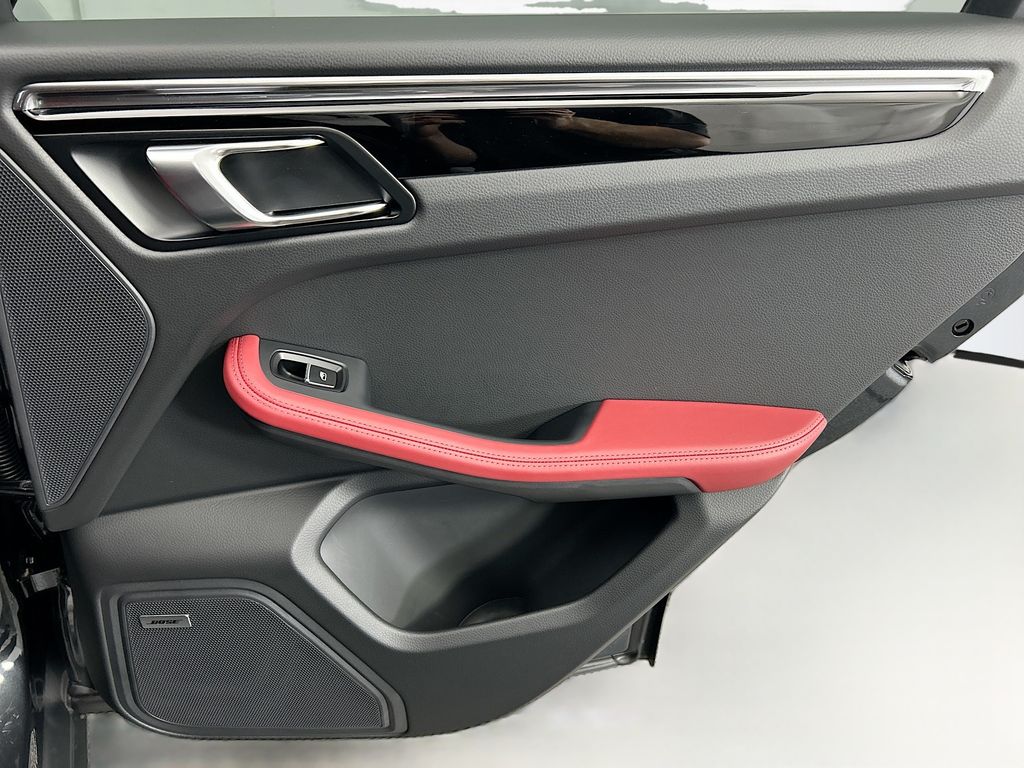 Thumbnail: 2026 Porsche Macan - 28