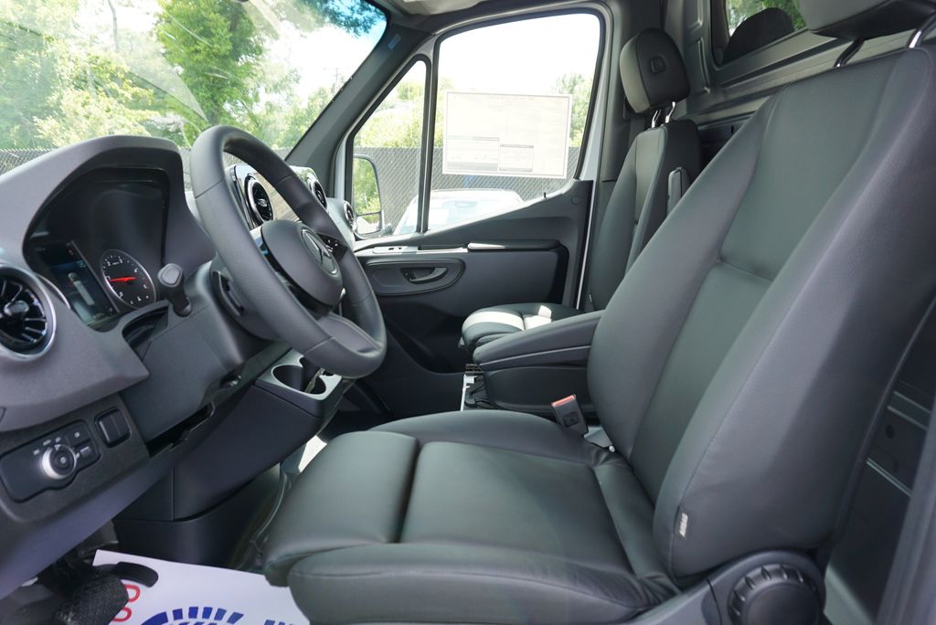 Thumbnail: 2025 Mercedes-Benz Sprinter - 28