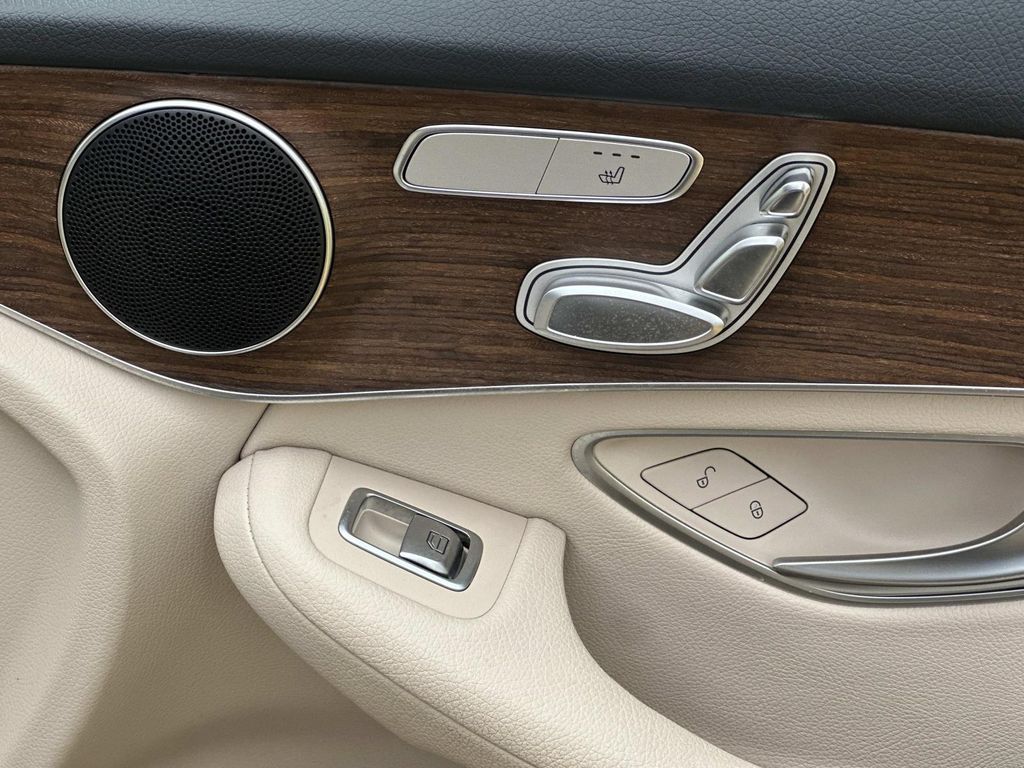 Thumbnail: 2022 Mercedes-Benz GLC - 21