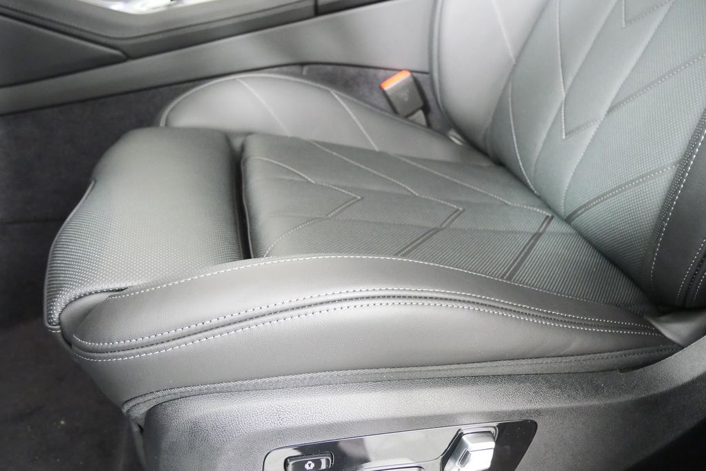 Thumbnail: 2026 BMW XM - 12