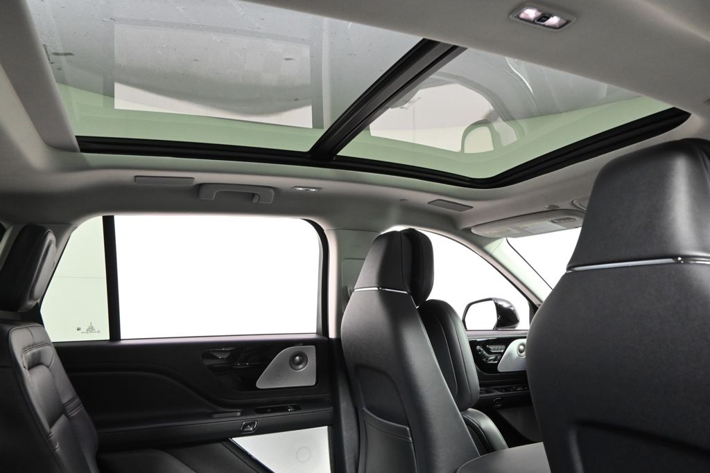 New 2026 White Lincoln Reserve image 17