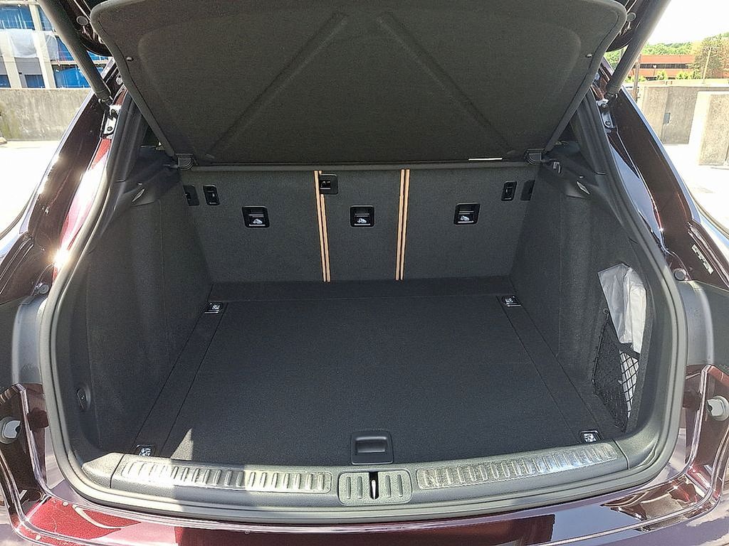 Thumbnail: 2025 Porsche Macan - 29