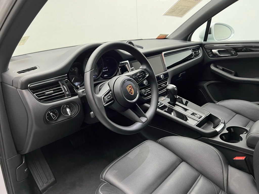 Thumbnail: 2025 Porsche Macan - 4