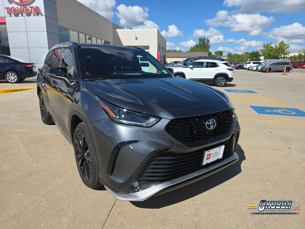 View vehicle photo 7