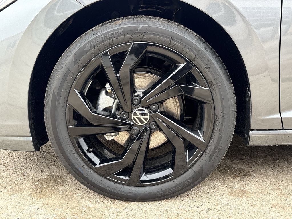 New 2026 Metallic Volkswagen 1.5T SE image 9