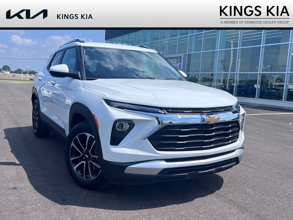 Summit White 2025 Chevrolet Trailblazer SUV / Crossover Front-Wheel Drive Continuously Variable Transmission