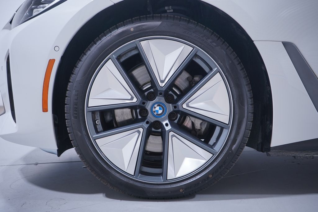 Thumbnail: 2023 BMW i4 - 2