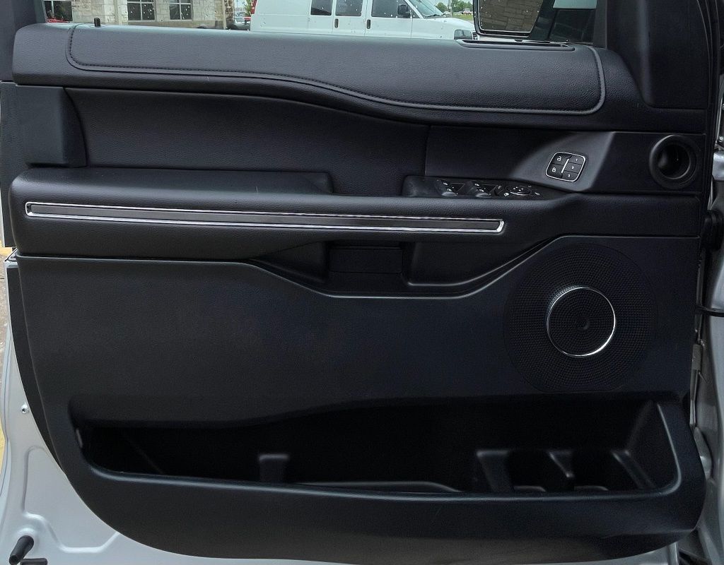 2019 Ford Expedition XLT Silver at Autostrade