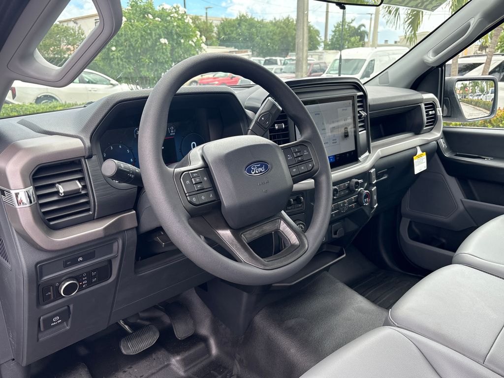 2025 Ford F-150 XL photo 4