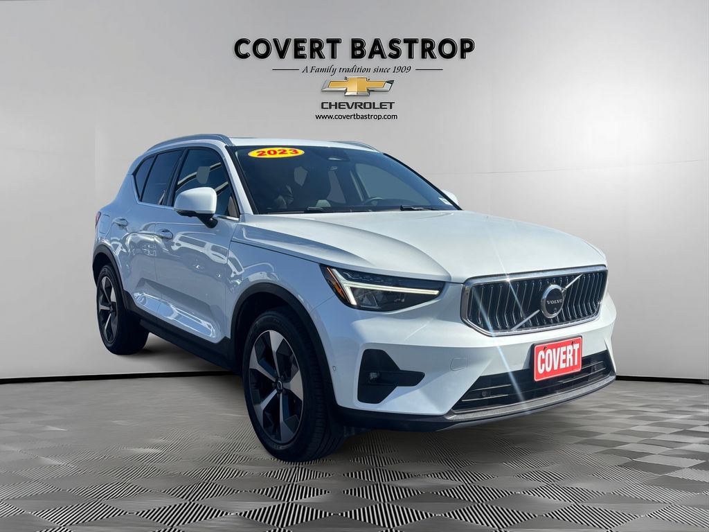 Used Car 2023 Volvo Xc40  B5 Plus Bright Theme For Sale Under $30,000 In Austin, Texas