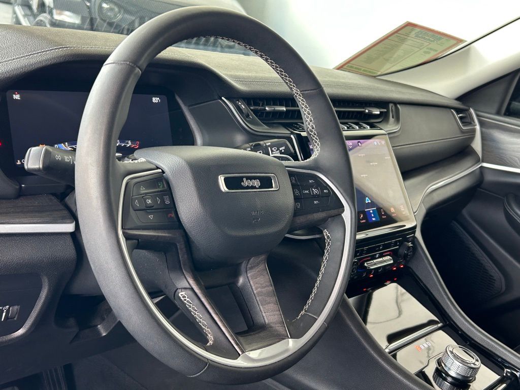 Used 2023 Diamond Black Crystal Pearlcoat Jeep Limited image 42