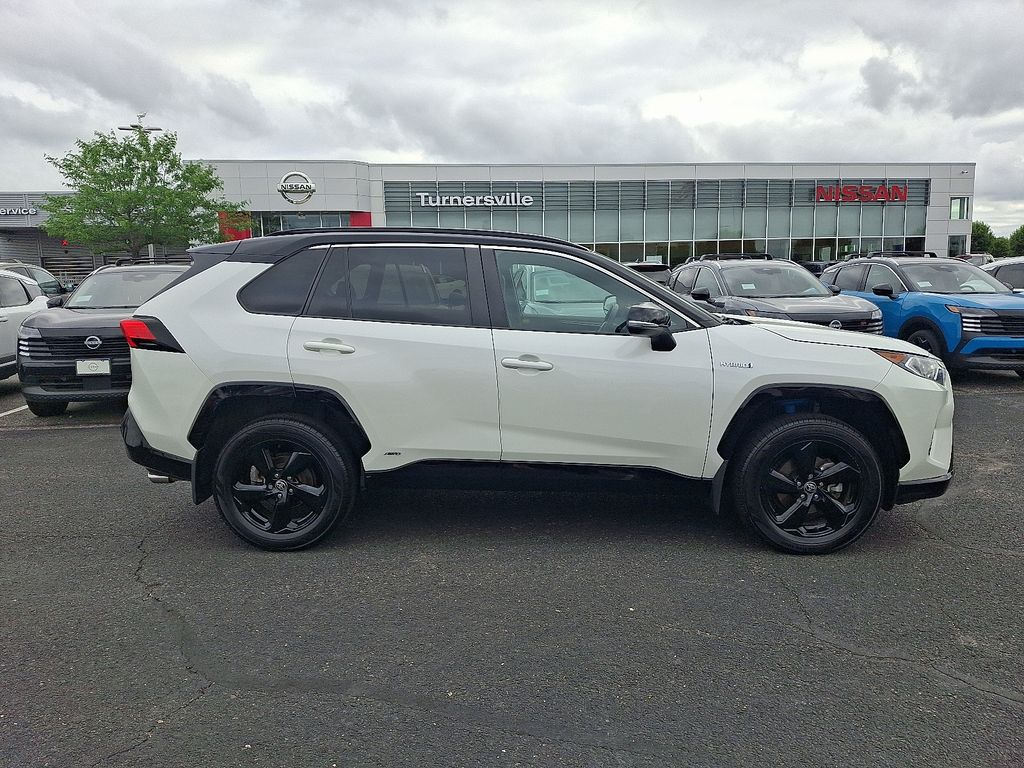 Thumbnail: 2021 Toyota RAV4 - 7