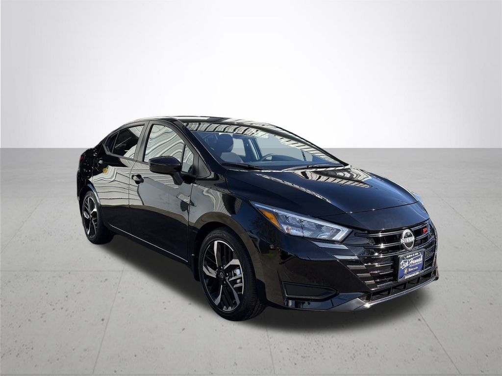 2025 Nissan Versa 1.6 SR