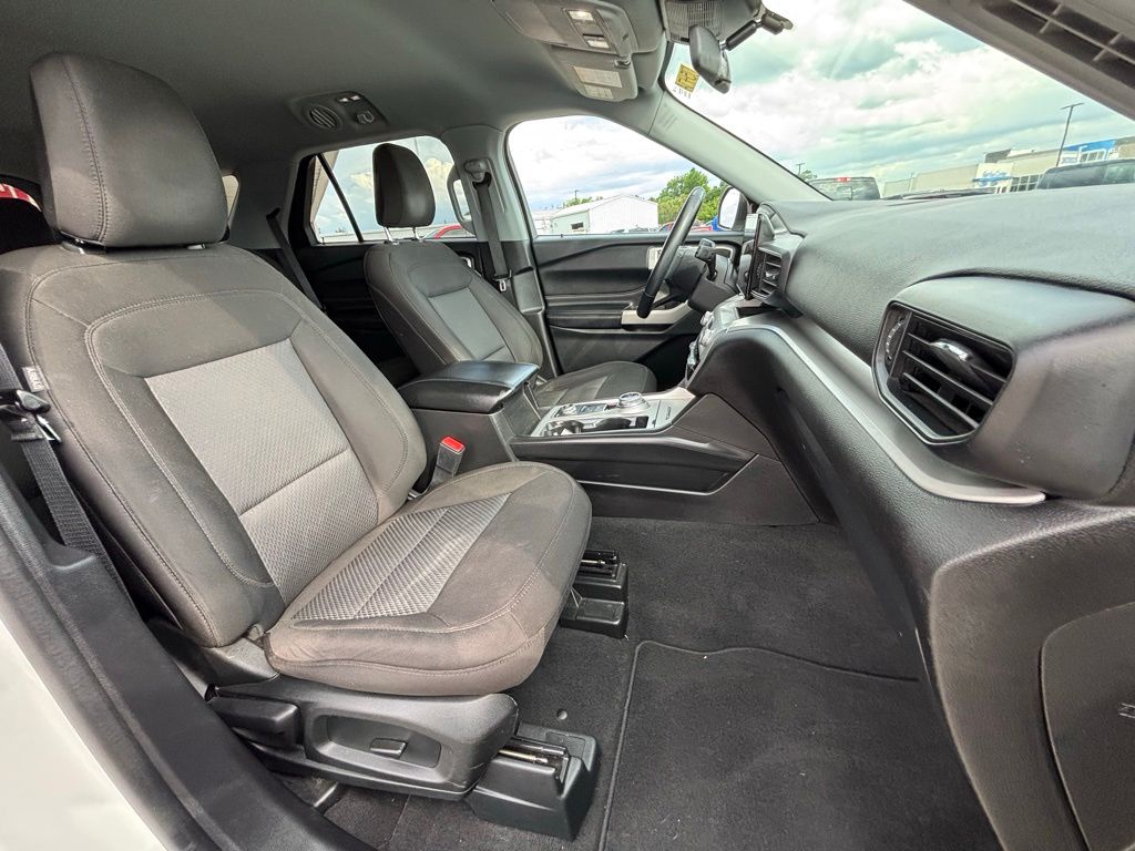 View vehicle photo 7