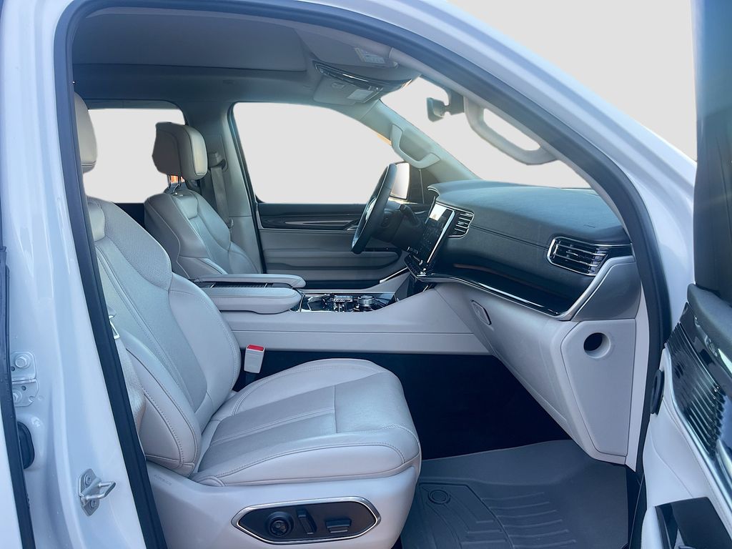 2024 Jeep Wagoneer Base White at River Oaks CDJR