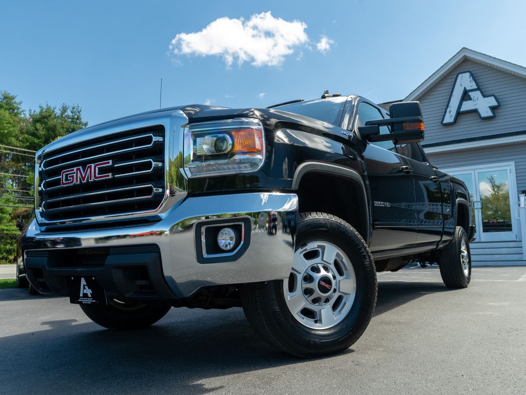Onyx Black 2018 GMC Sierra 2500HD Pickup Truck Four-Wheel Drive 6-Speed Automatic Overdrive