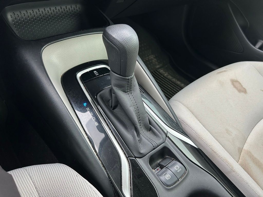 2020 Toyota Corolla LE 26