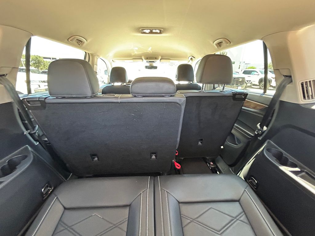 Used 2025 Volkswagen Atlas SUV