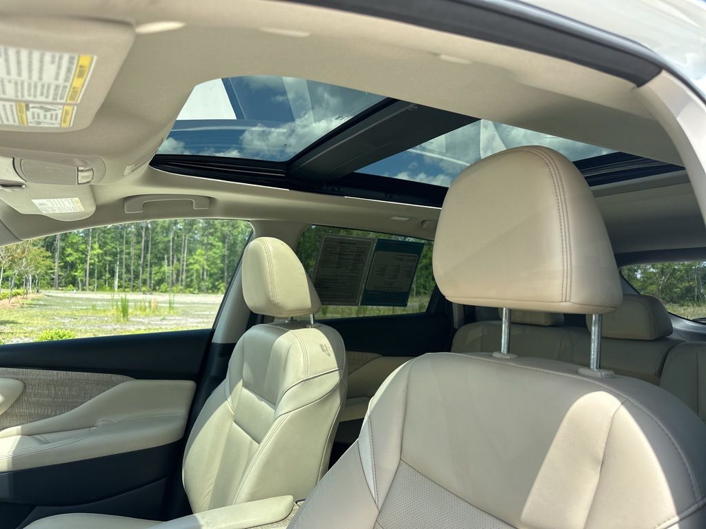 2023 Pearl White Tricoat Nissan Murano SL FWD SUV