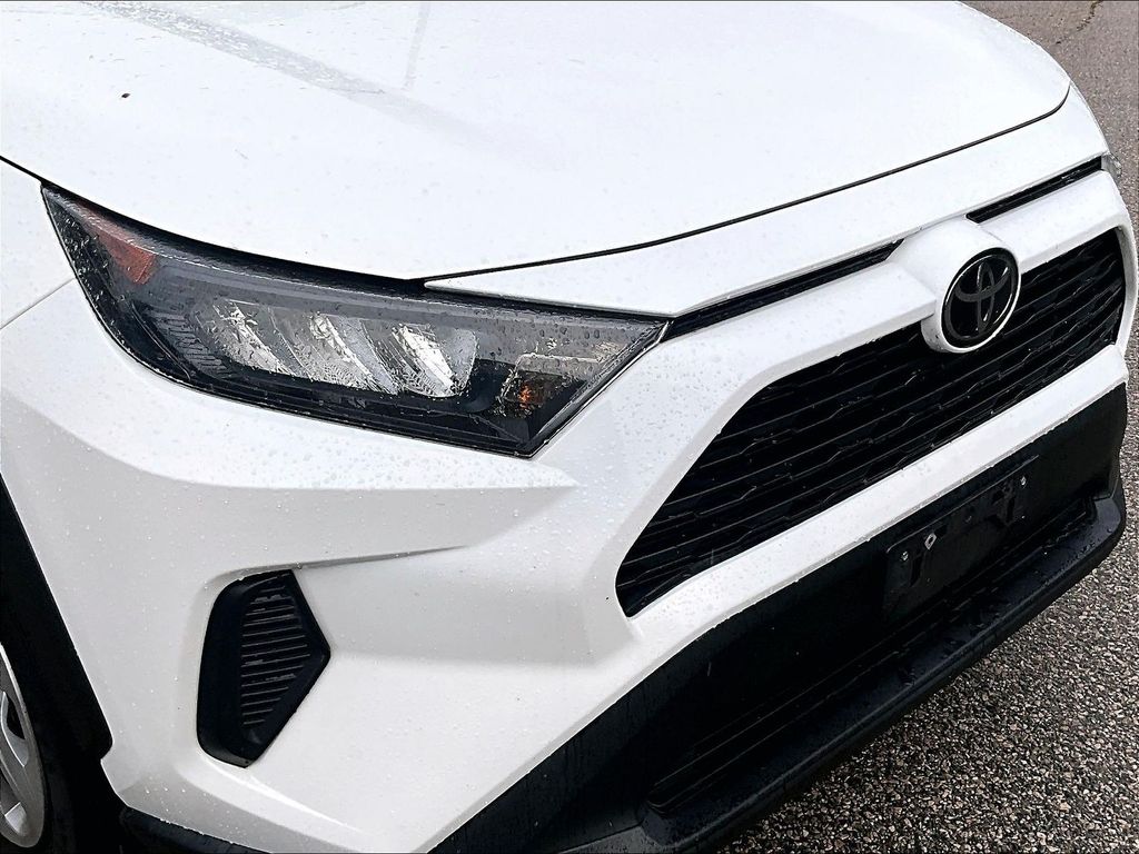 2021 Toyota RAV4 — photo 8