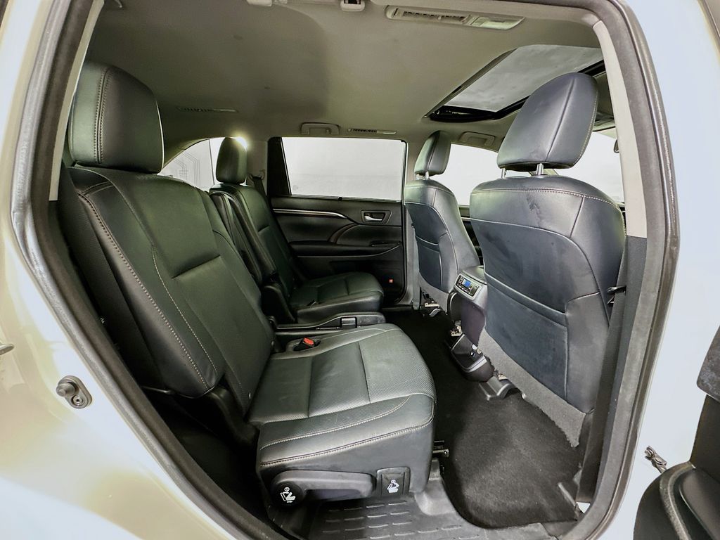 2015 Toyota Highlander Limited 28