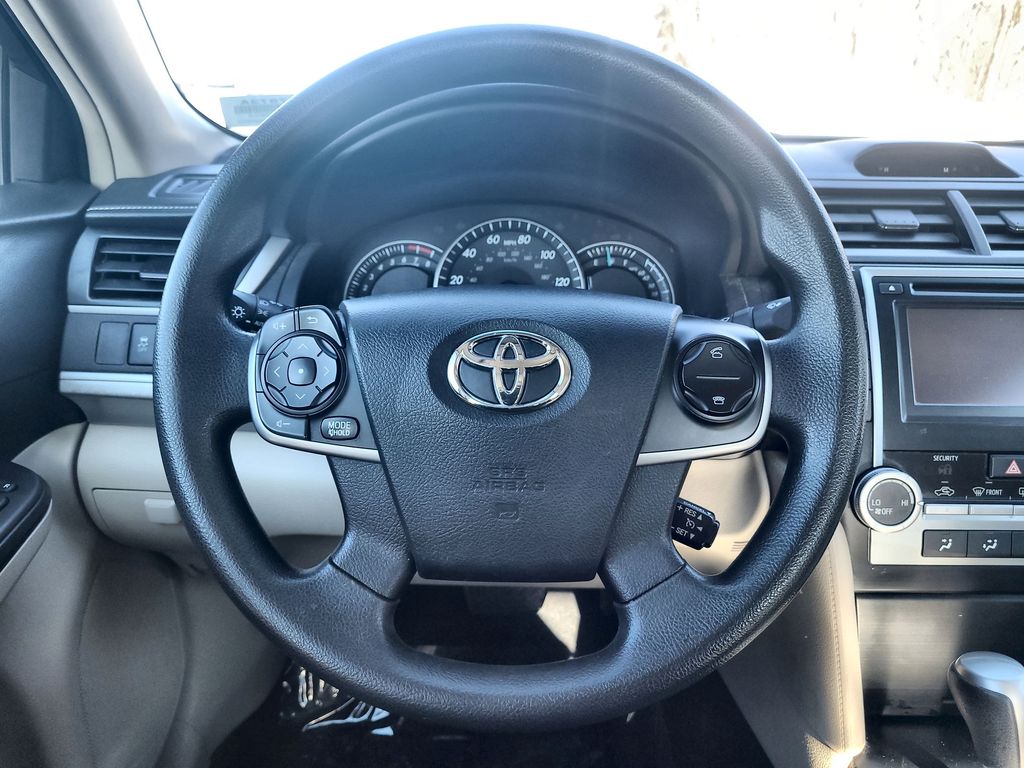 2013 Toyota Camry LE 14