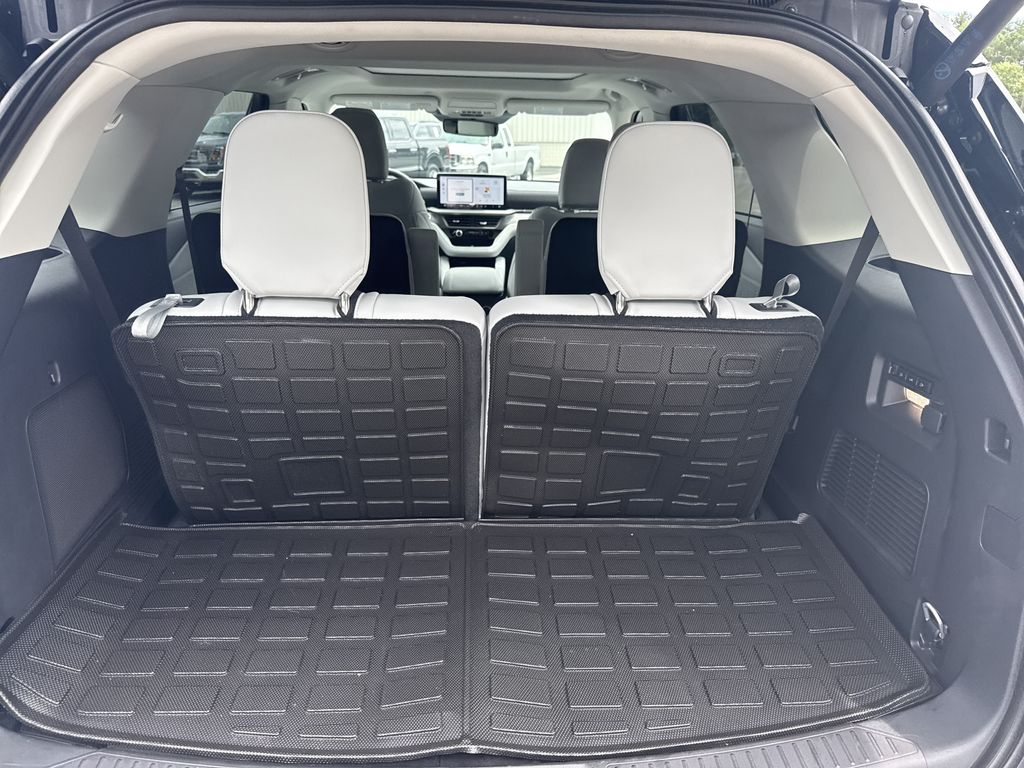 Used 2025 Ford Explorer SUV