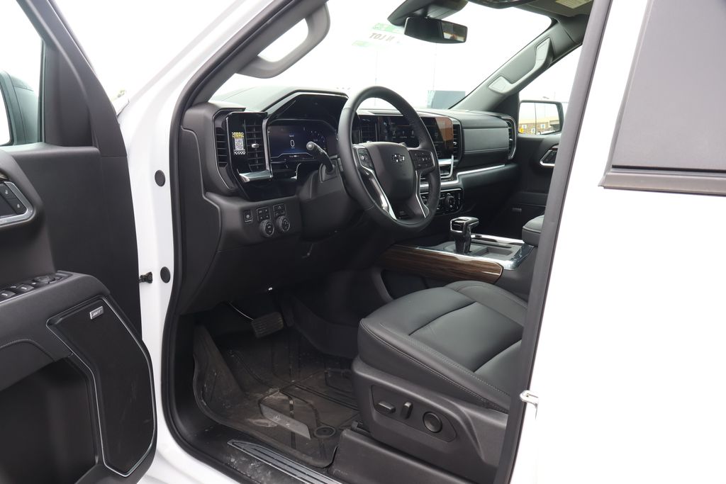 2025 Chevrolet Silverado 1500 RST 16