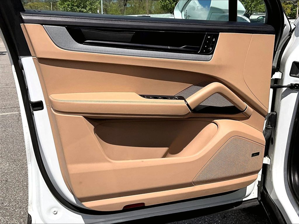 2024 Porsche Cayenne — photo 9