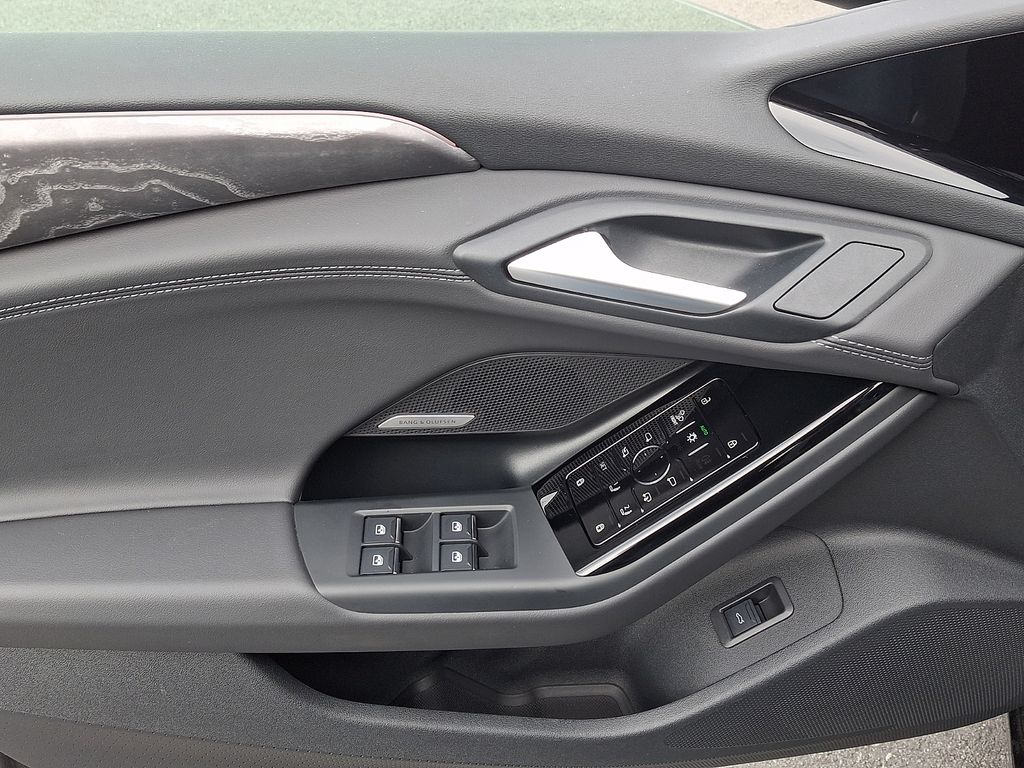 Thumbnail: 2025 Audi e-tron S - 12