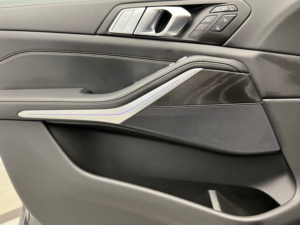 Thumbnail: 2022 BMW X7 - 22