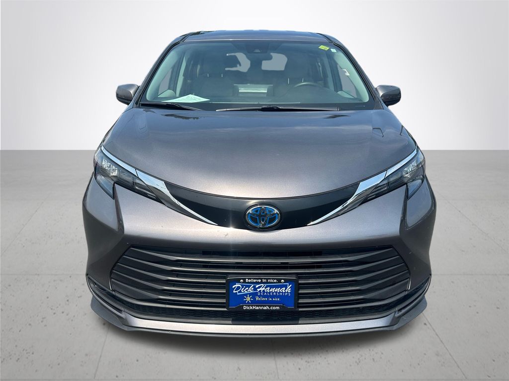 2024 Toyota Sienna LE